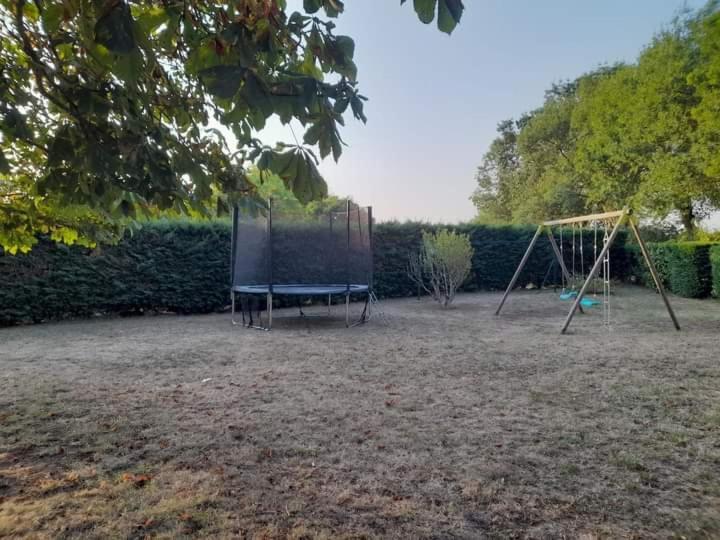 A La Campagne Avec Jardin Et Piscine Hébergement de vacances *